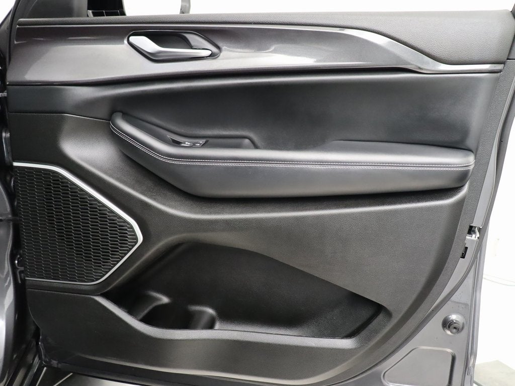 2022 Jeep Grand Cherokee Altitude 4WD