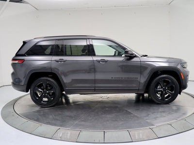 2022 Jeep Grand Cherokee Altitude 4WD