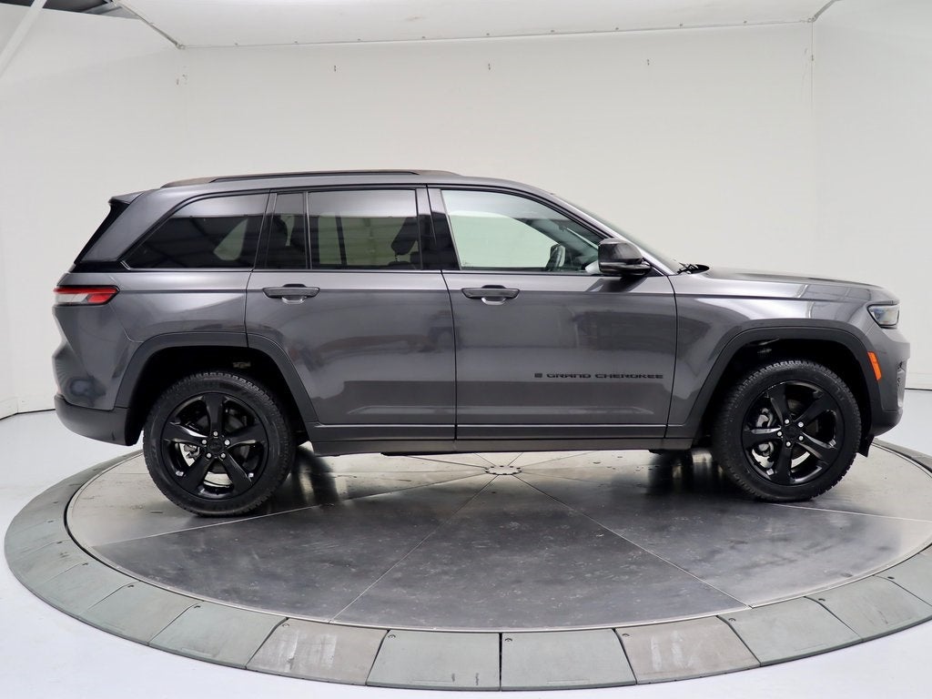 2022 Jeep Grand Cherokee Altitude 4WD