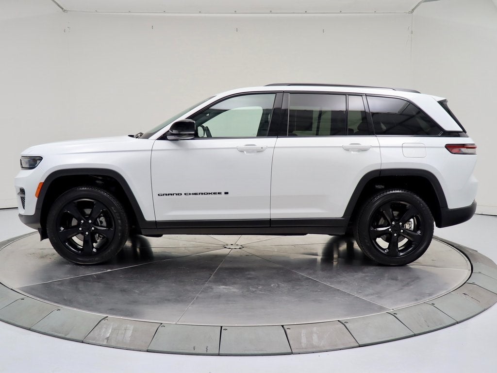 2022 Jeep Grand Cherokee Altitude 4WD