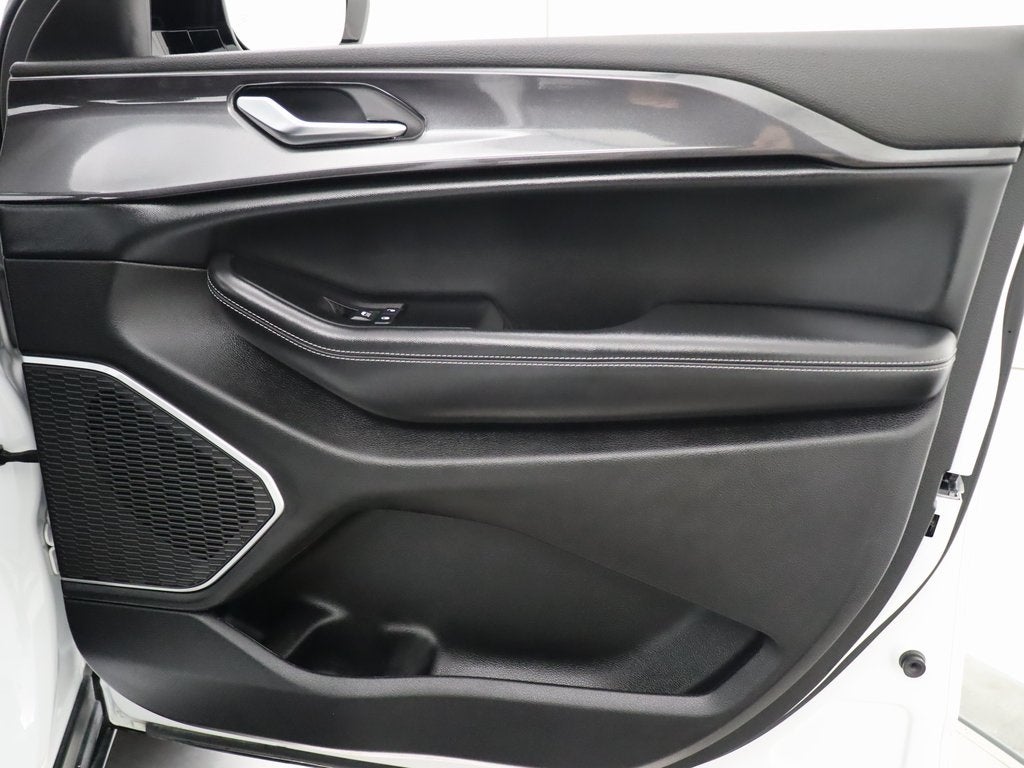 2022 Jeep Grand Cherokee Altitude 4WD