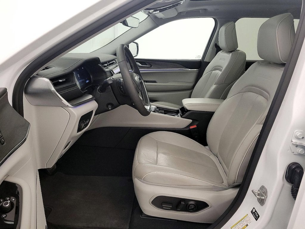 2023 Jeep Grand Cherokee L Overland 4WD Navigation