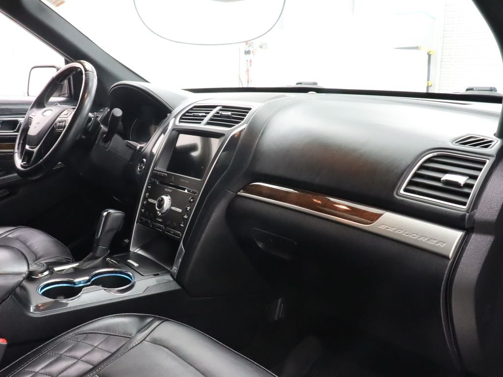 2017 Ford Explorer Platinum 4WD Navigation