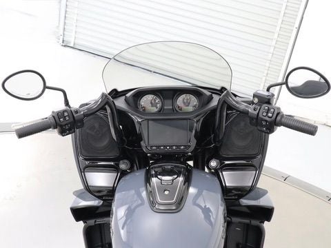 2023 Indian Pursuit Dark Horse