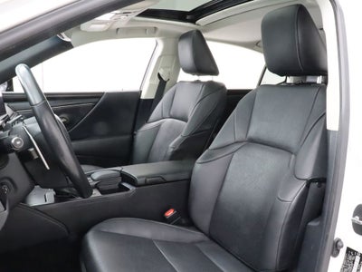 2022 Lexus ES 300h Premium Navigation