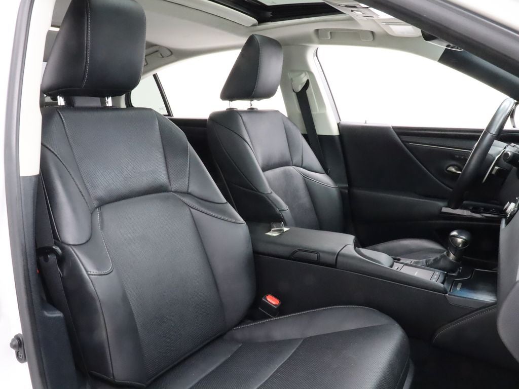 2022 Lexus ES 300h Premium Navigation
