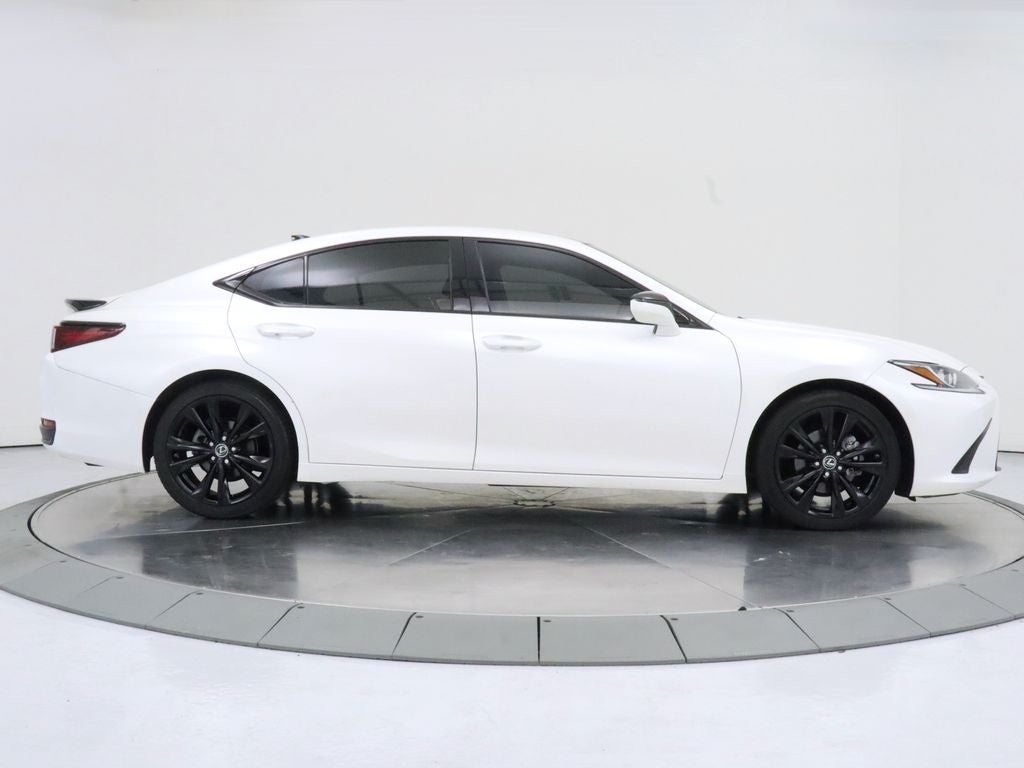 2022 Lexus ES 300h Premium Navigation