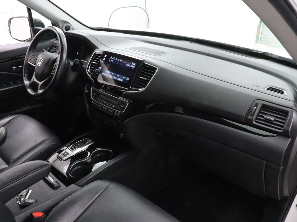 2022 Honda Pilot Touring AWD 8 Passenger