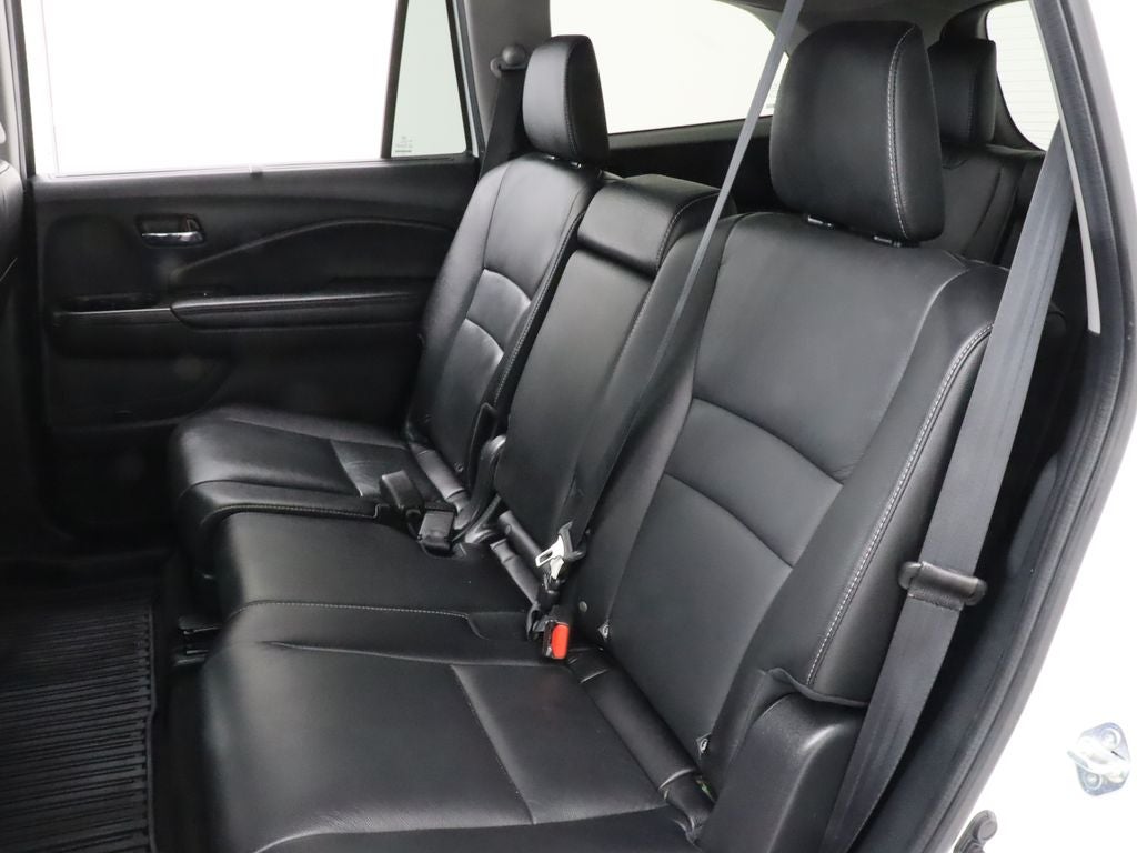 2022 Honda Pilot Touring AWD 8 Passenger