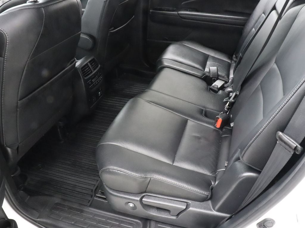 2022 Honda Pilot Touring AWD 8 Passenger
