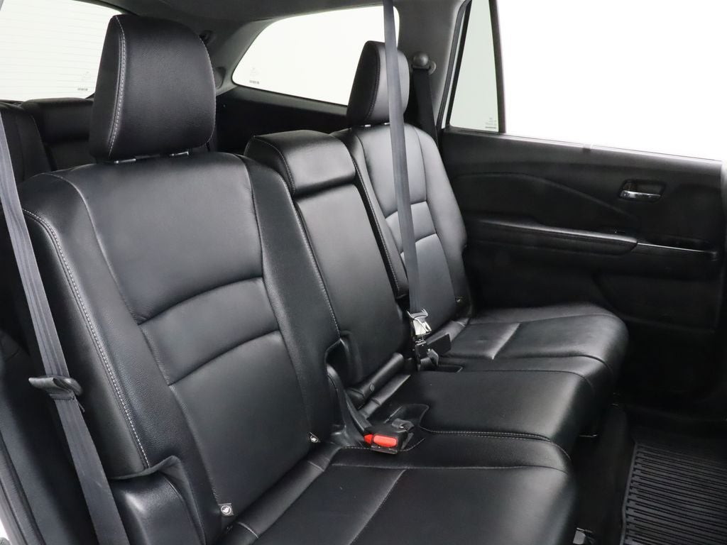 2022 Honda Pilot Touring AWD 8 Passenger
