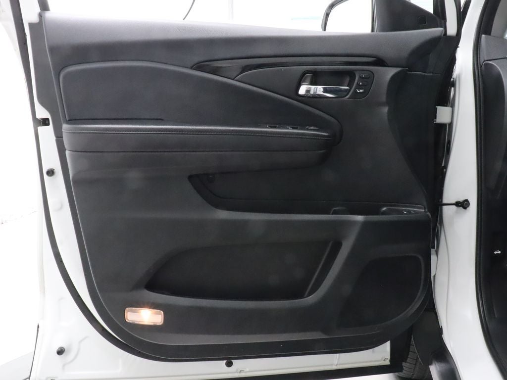 2022 Honda Pilot Touring AWD 8 Passenger