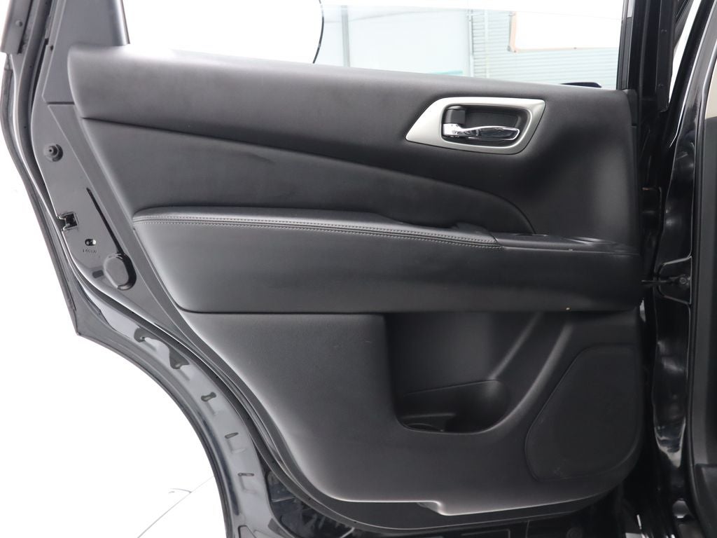 2017 Nissan Pathfinder Platinum