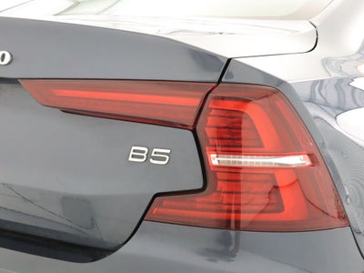 2024 Volvo S60 B5 Core Dark Theme