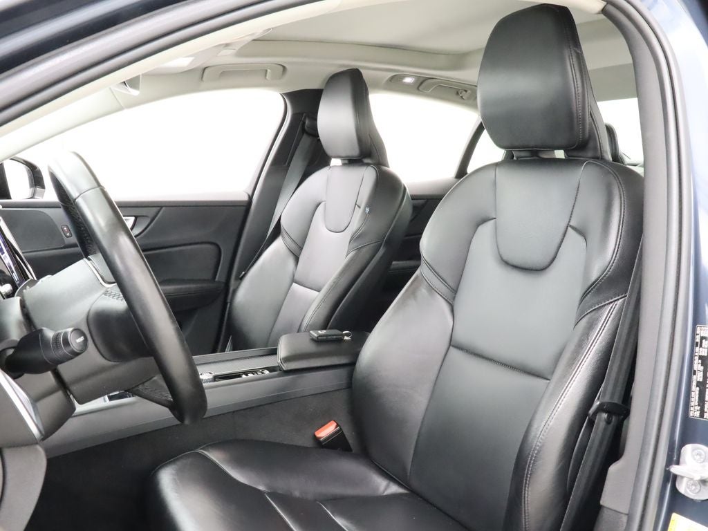 2024 Volvo S60 B5 Core Dark Theme