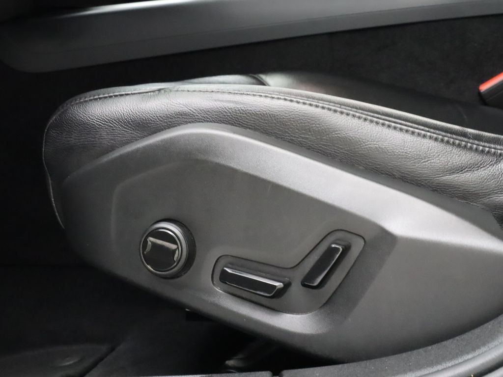 2024 Volvo S60 B5 Core Dark Theme