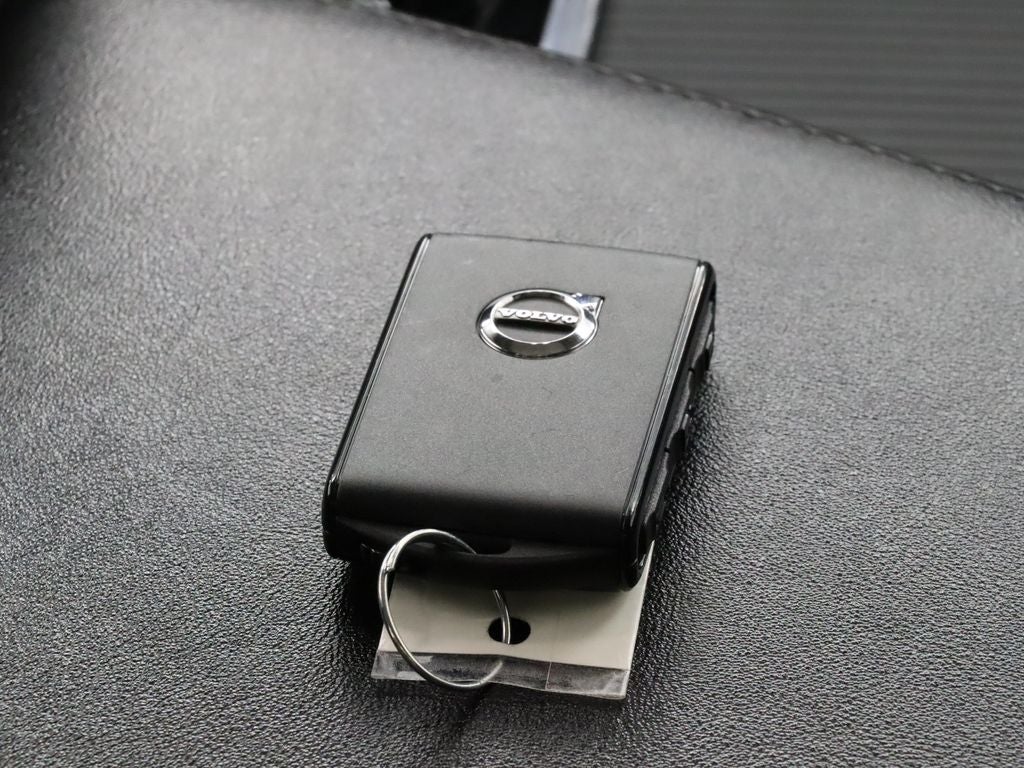 2024 Volvo S60 B5 Core Dark Theme