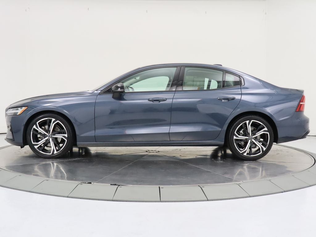 2024 Volvo S60 B5 Core Dark Theme