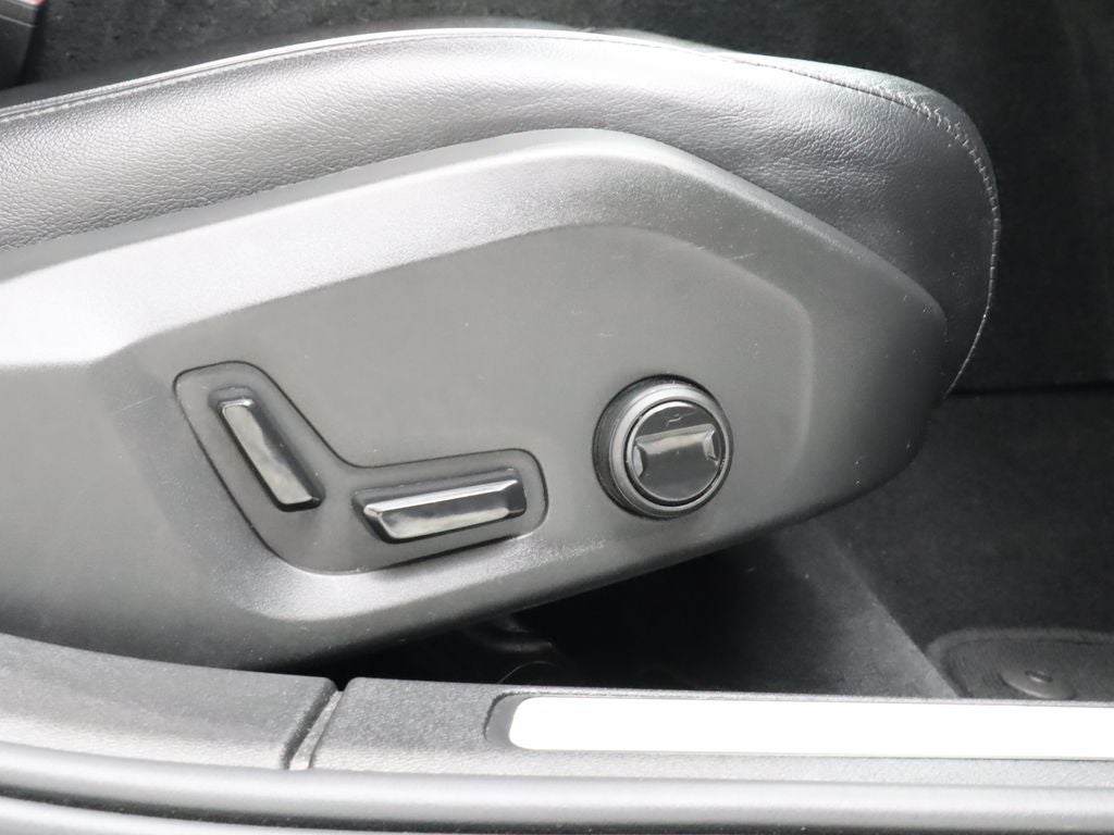 2024 Volvo S60 B5 Core Dark Theme