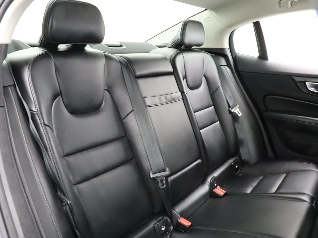 2024 Volvo S60 B5 Core Dark Theme