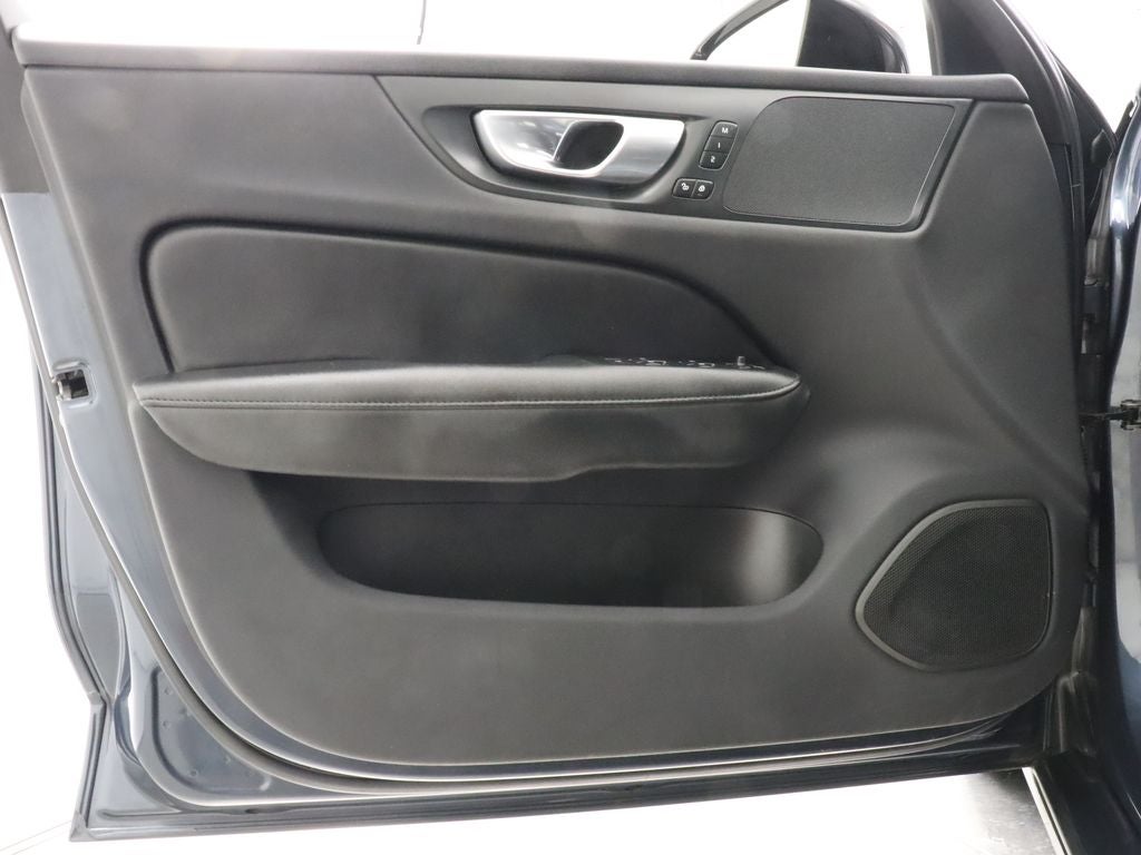 2024 Volvo S60 B5 Core Dark Theme
