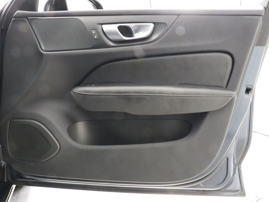 2024 Volvo S60 B5 Core Dark Theme