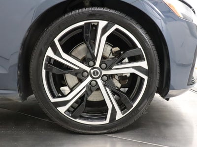 2024 Volvo S60 B5 Core Dark Theme