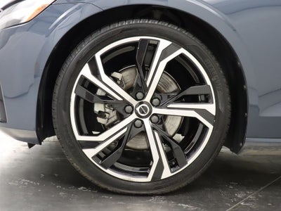 2024 Volvo S60 B5 Core Dark Theme