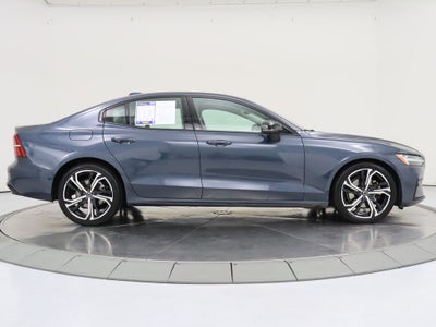2024 Volvo S60 B5 Core Dark Theme