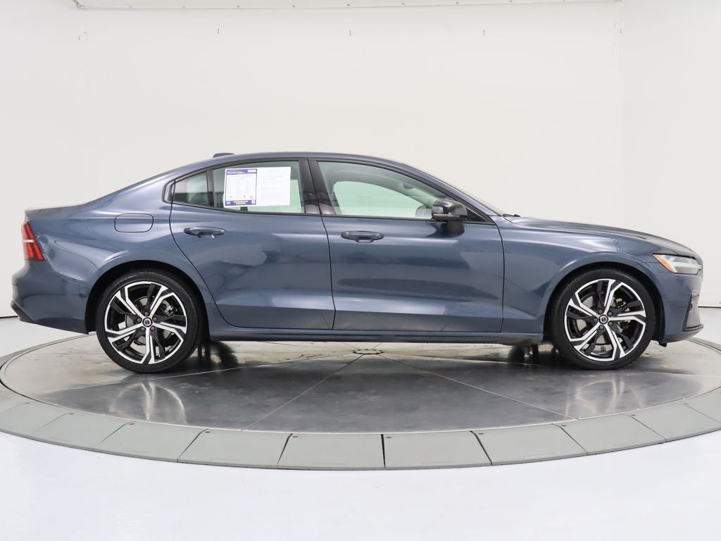 2024 Volvo S60 B5 Core Dark Theme
