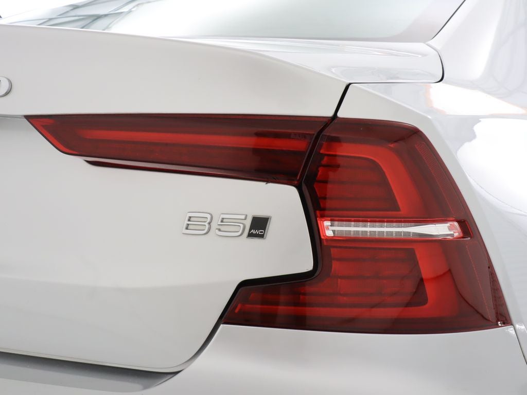 2022 Volvo S60 B5 Momentum AWD Navigation