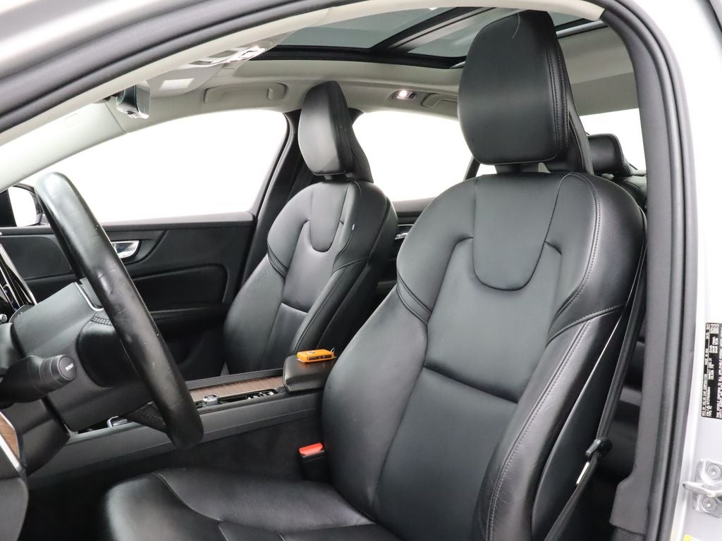 2022 Volvo S60 B5 Momentum AWD Navigation