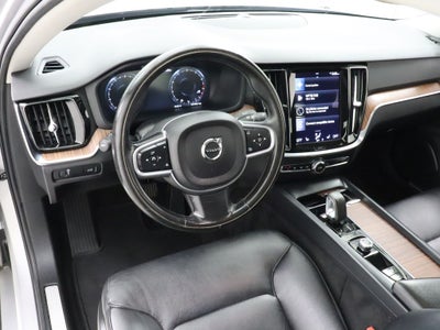 2022 Volvo S60 B5 Momentum AWD Navigation