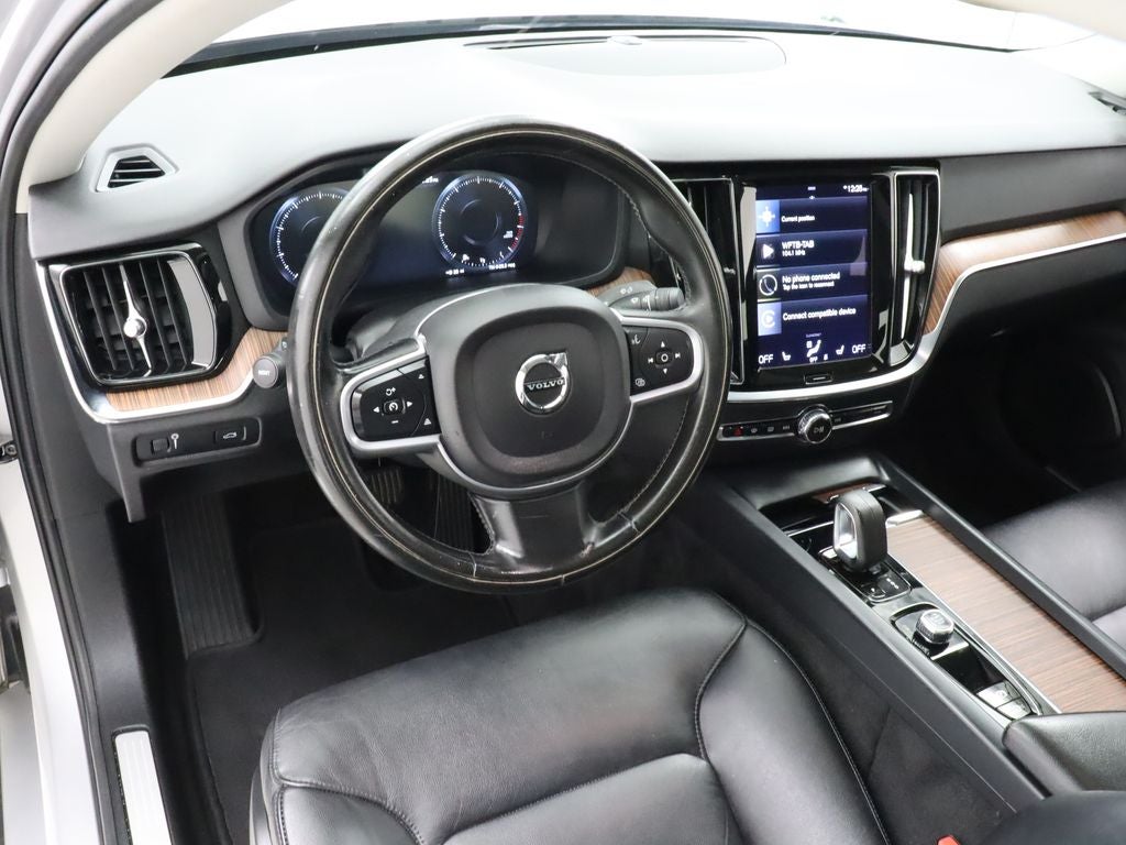 2022 Volvo S60 B5 Momentum AWD Navigation