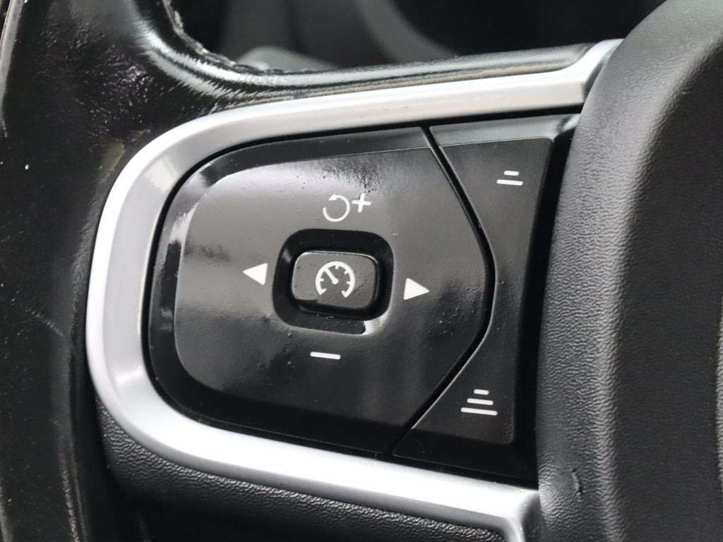 2022 Volvo S60 B5 Momentum AWD Navigation