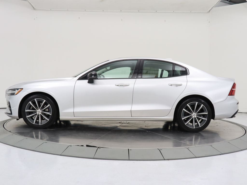 2022 Volvo S60 B5 Momentum AWD Navigation