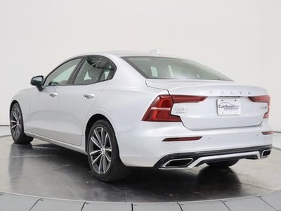 2022 Volvo S60 B5 Momentum AWD Navigation