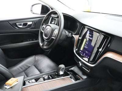 2022 Volvo S60 B5 Momentum AWD Navigation