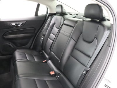 2022 Volvo S60 B5 Momentum AWD Navigation