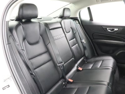 2022 Volvo S60 B5 Momentum AWD Navigation