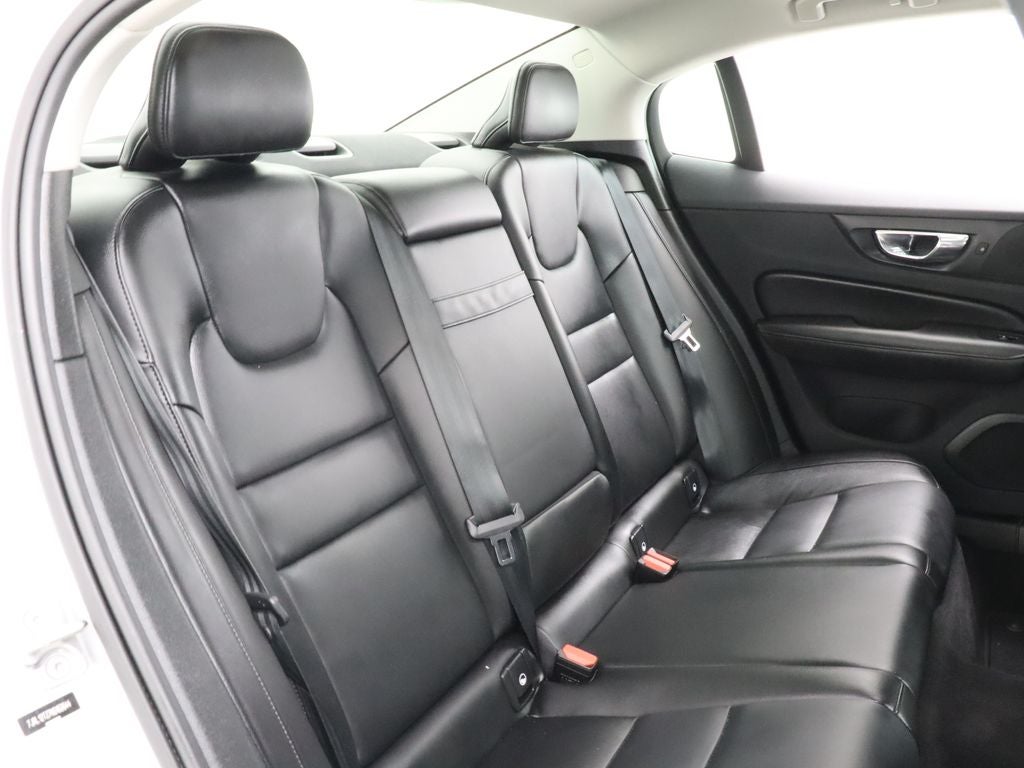 2022 Volvo S60 B5 Momentum AWD Navigation