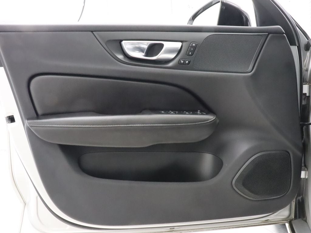 2022 Volvo S60 B5 Momentum AWD Navigation