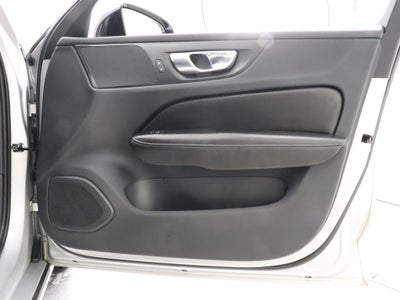 2022 Volvo S60 B5 Momentum AWD Navigation