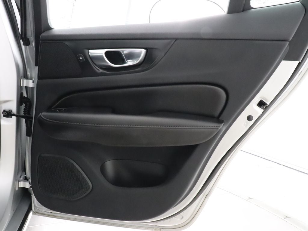 2022 Volvo S60 B5 Momentum AWD Navigation