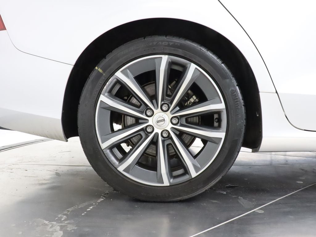 2022 Volvo S60 B5 Momentum AWD Navigation