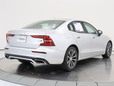 2022 Volvo S60 B5 Momentum AWD Navigation