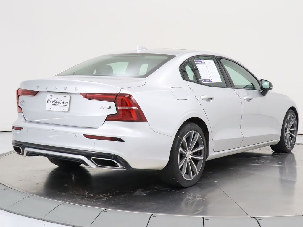 2022 Volvo S60 B5 Momentum AWD Navigation