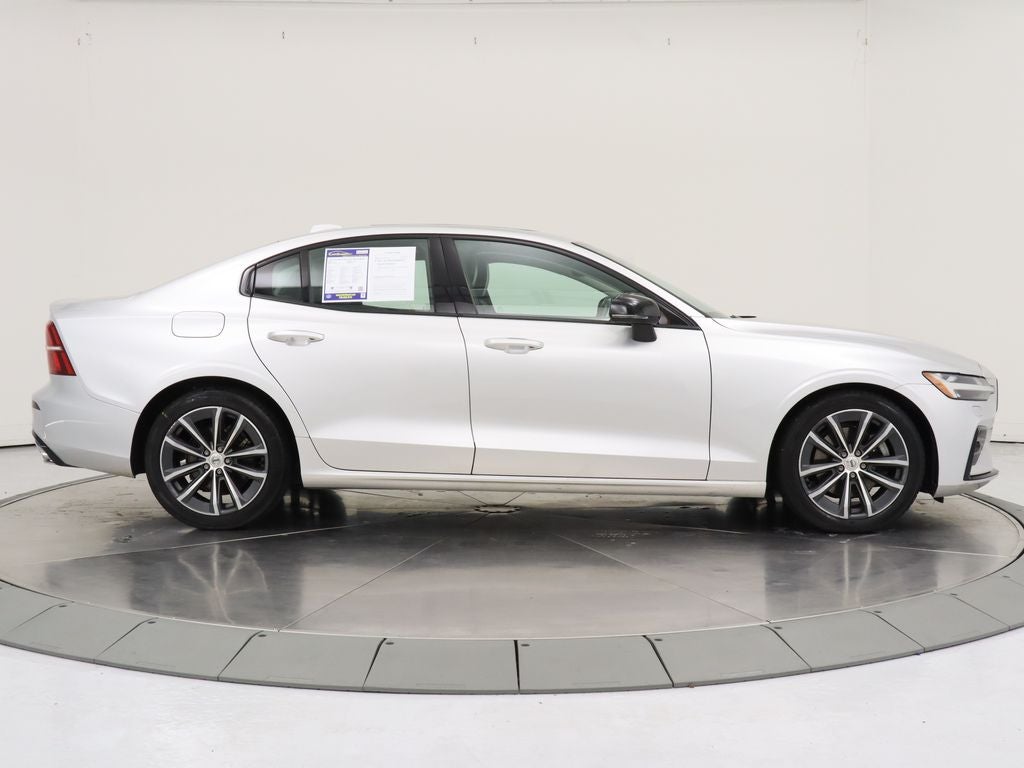 2022 Volvo S60 B5 Momentum AWD Navigation