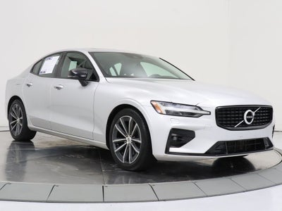2022 Volvo S60 B5 Momentum AWD Navigation