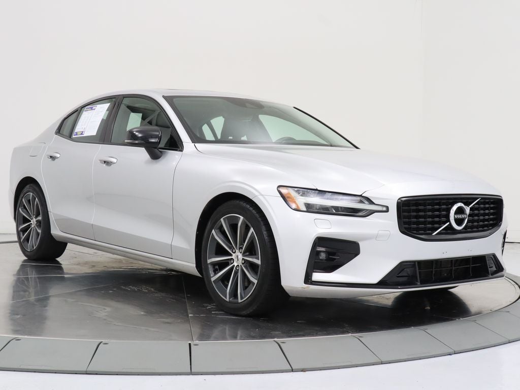 2022 Volvo S60 B5 Momentum AWD Navigation